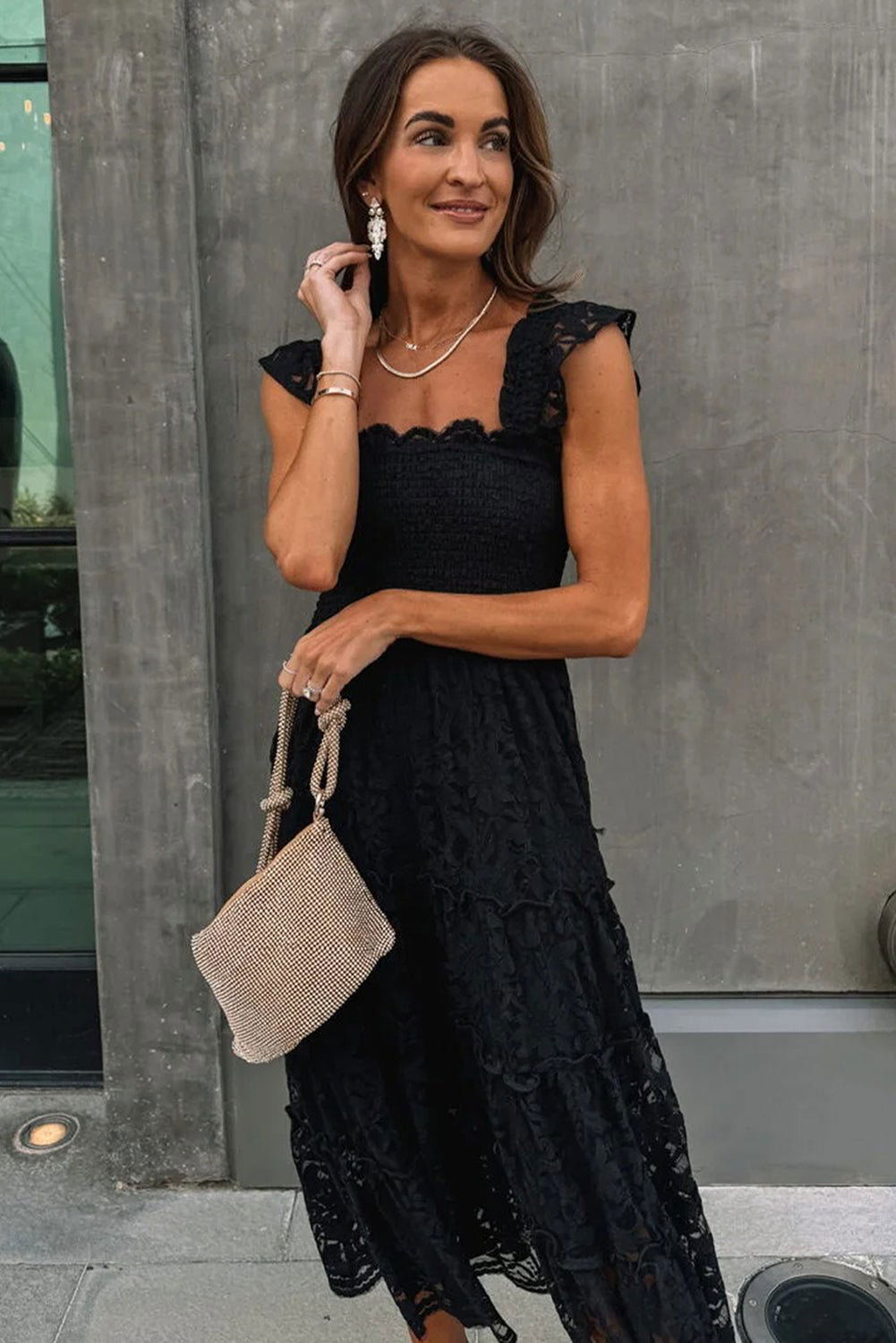 Black Lace Smocked Bodice Sleeveless Midi Dress - Vesteeto