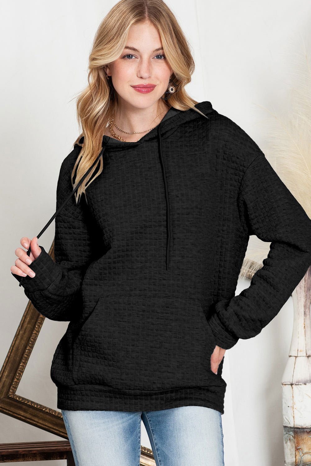 Black Lattice Textured Kangaroo Pocket Drawstring Hoodie - Vesteeto