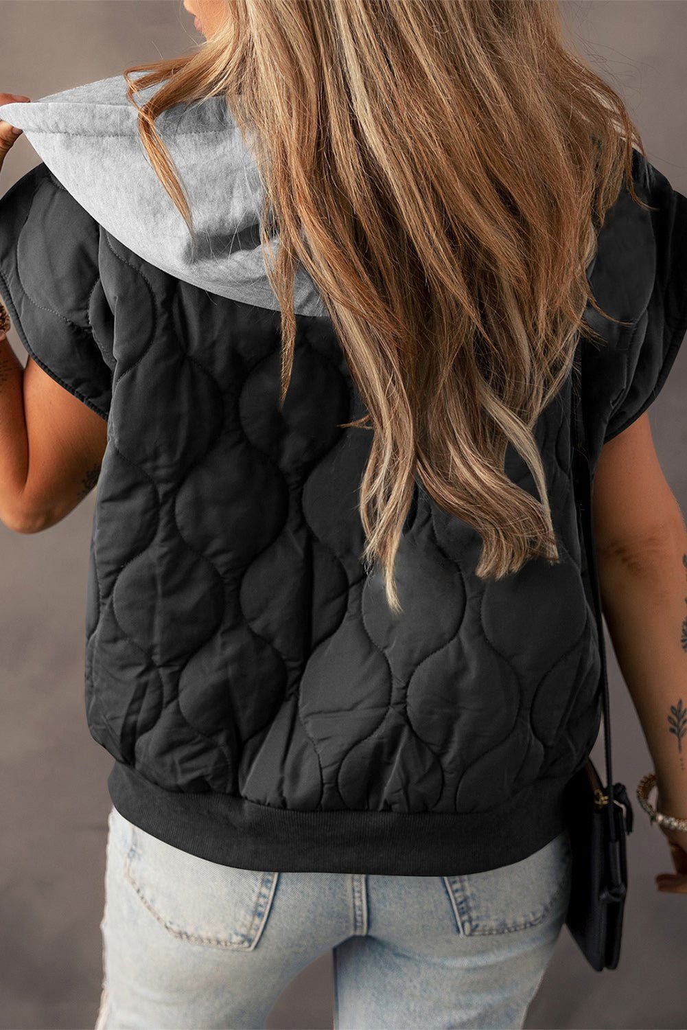 Black Quilted Drawstring Hooded Zip Up Puffer Vest - Vesteeto