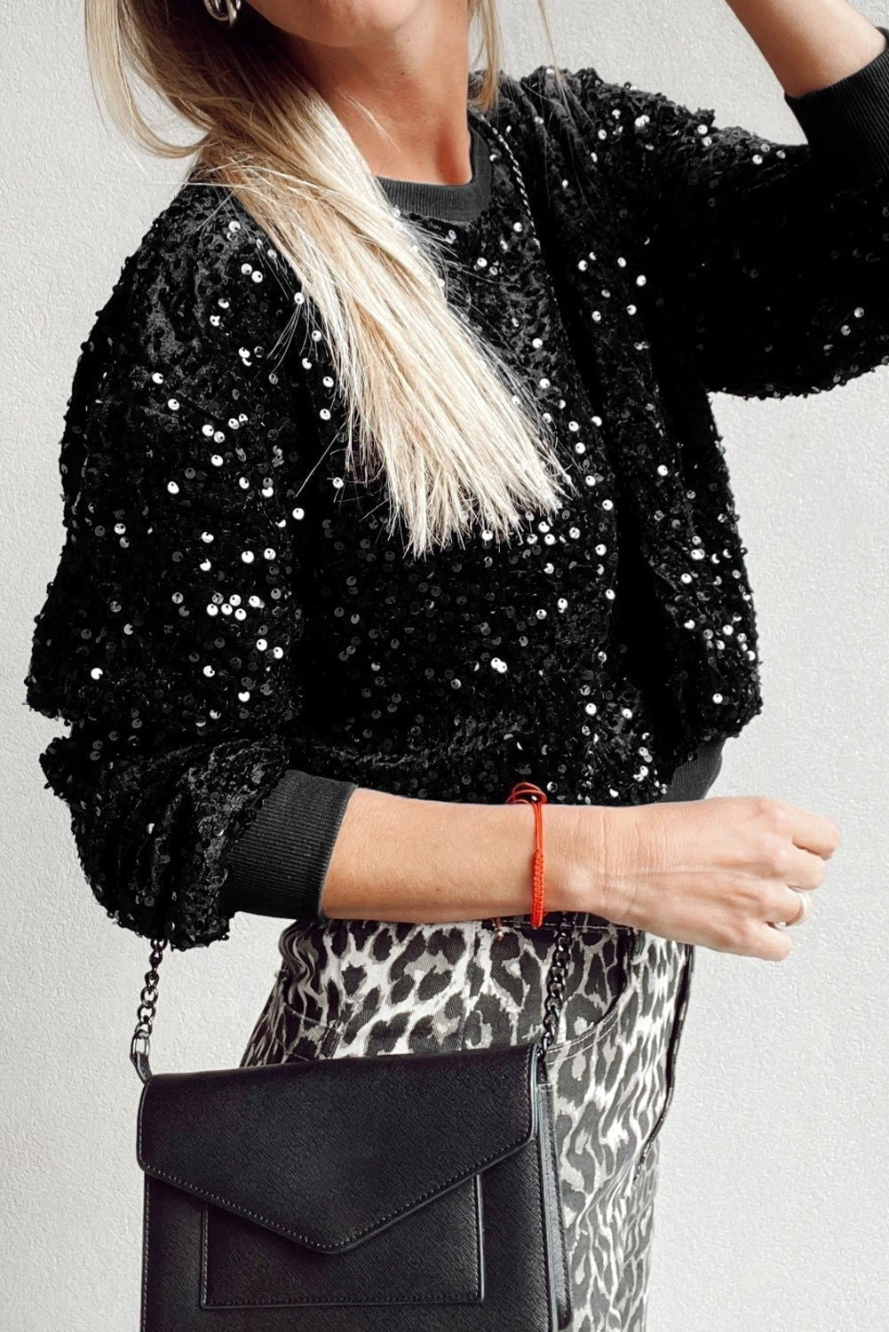 Black Sequined Crew Neck Cropped Sweatshirt - Vesteeto