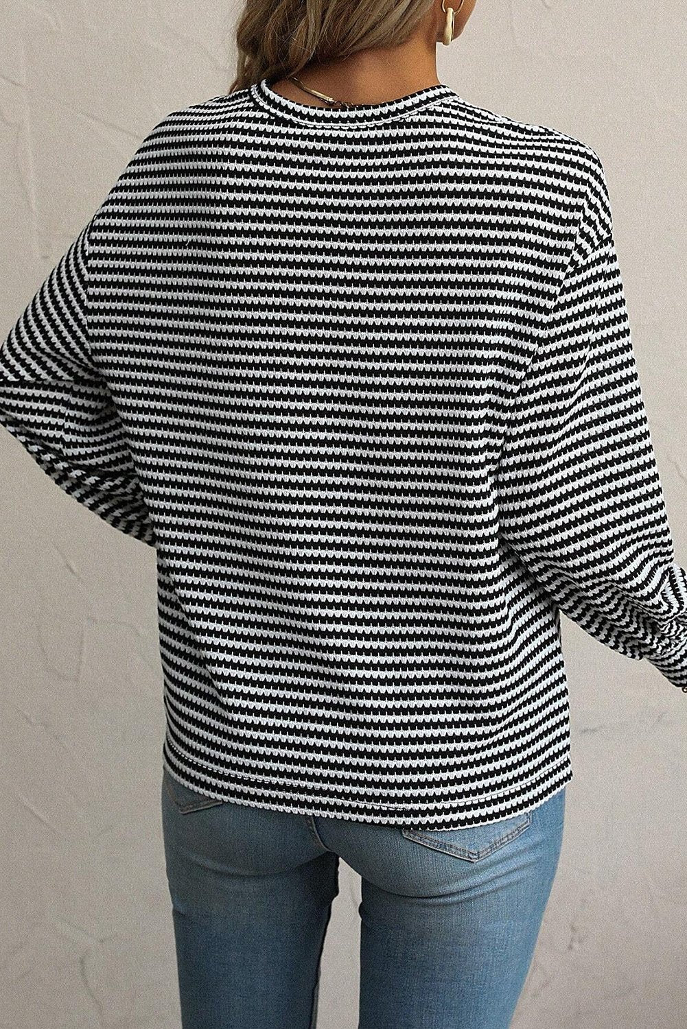 Black Striped Round Neck Drop Shoulder Long Sleeve Top - Vesteeto