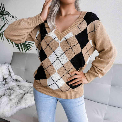 Geometric V-Neck Sweater - Vesteeto