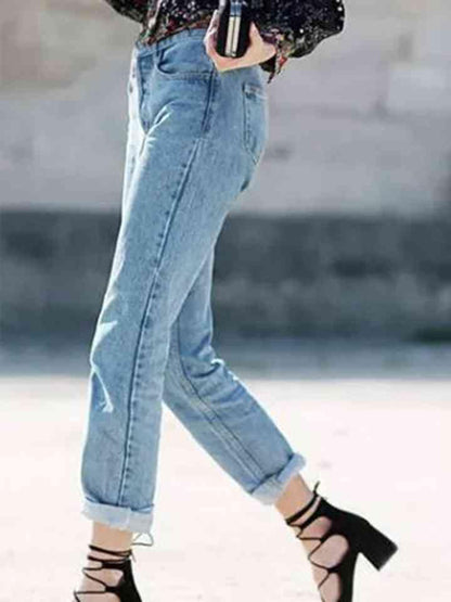 Buttoned Cropped Jeans - Vesteeto