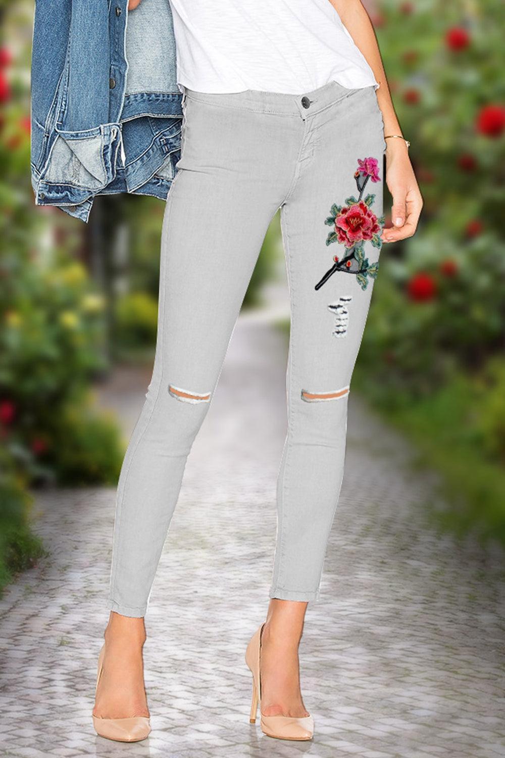 Flower Embroidery Cutout Jeans - Vesteeto