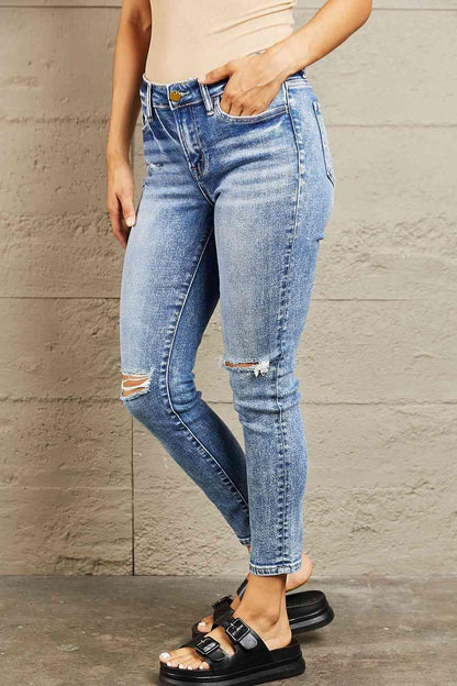 BAYEAS Mid Rise Distressed Skinny Jeans - Vesteeto